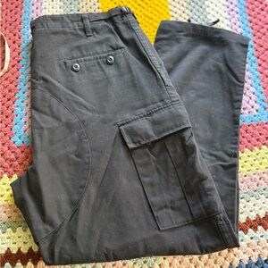 Black Cargo Pants with Multiple Pockets and Durable Fabric